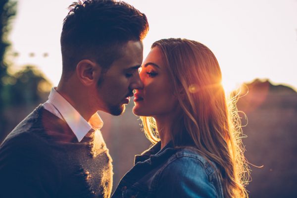 非モテが知っておくべき付き合う前にキスをする女性心理